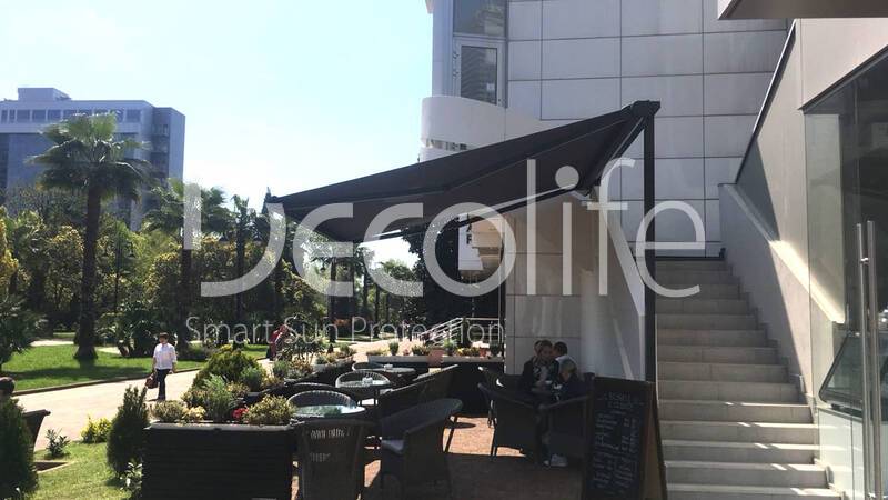 Cassette awning Decolife G500 for cafes and restaurants - 