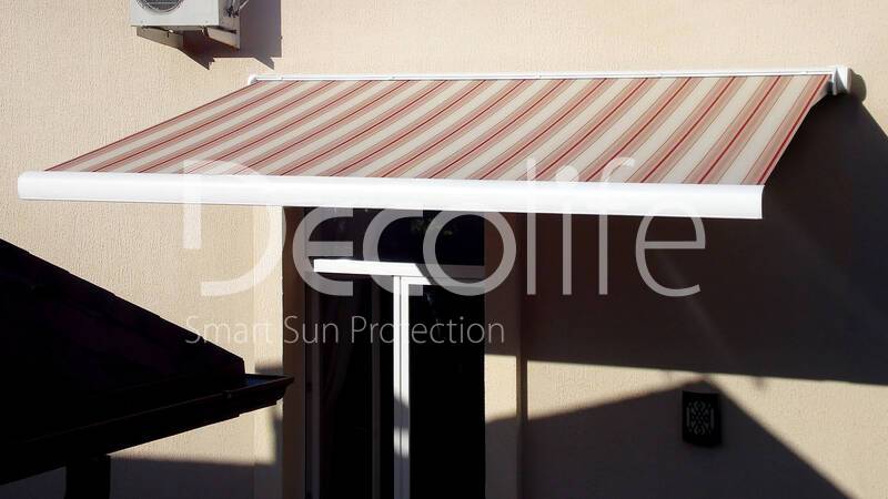 Cassette awning Decolife G500 for a country cottage - 