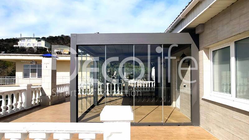 Bioclimatic pergola Decolife B500-25P + frameless sliding glazing - 