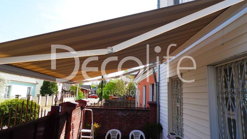 Awning Decolife G500 above the porch - 