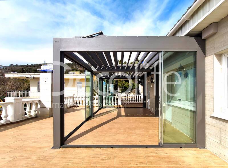 Bioclimatic pergola Decolife B500-25P + frameless sliding glazing - 