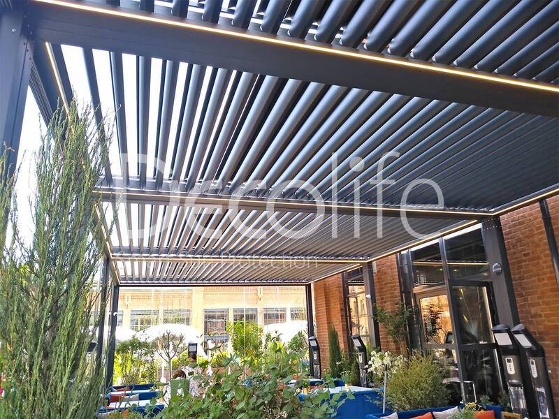 Pergola Decolife Bioclimatic + Sliding glazing - 