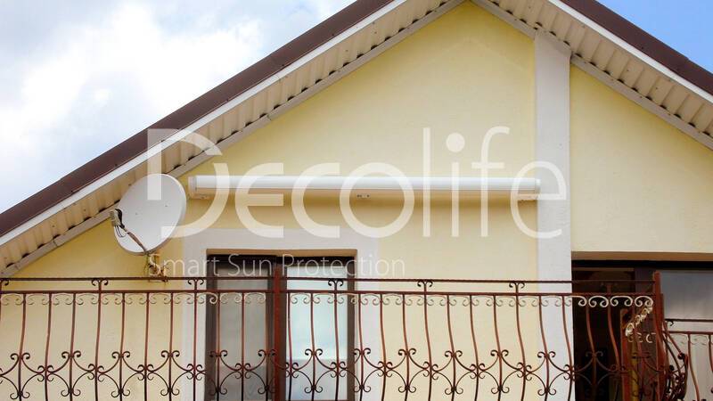 Cassette awning Decolife G500 for a private house - 