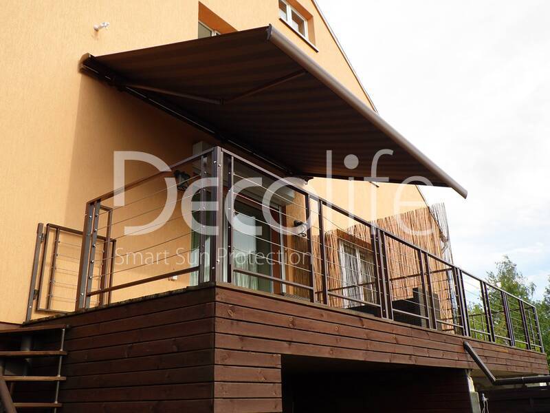 Open awning Decolife SemiCassette in the house - 