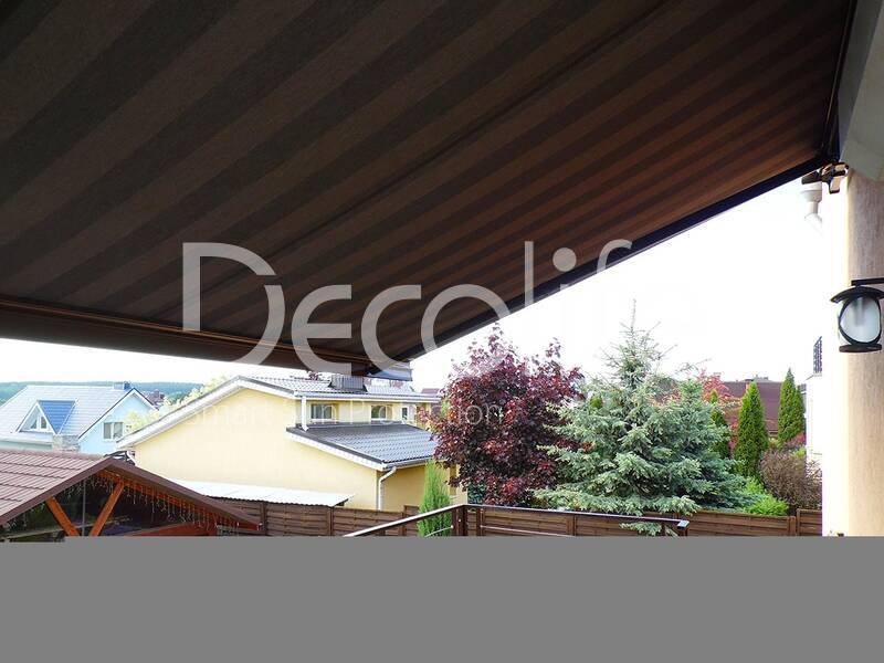 Open awning Decolife SemiCassette in the house - 